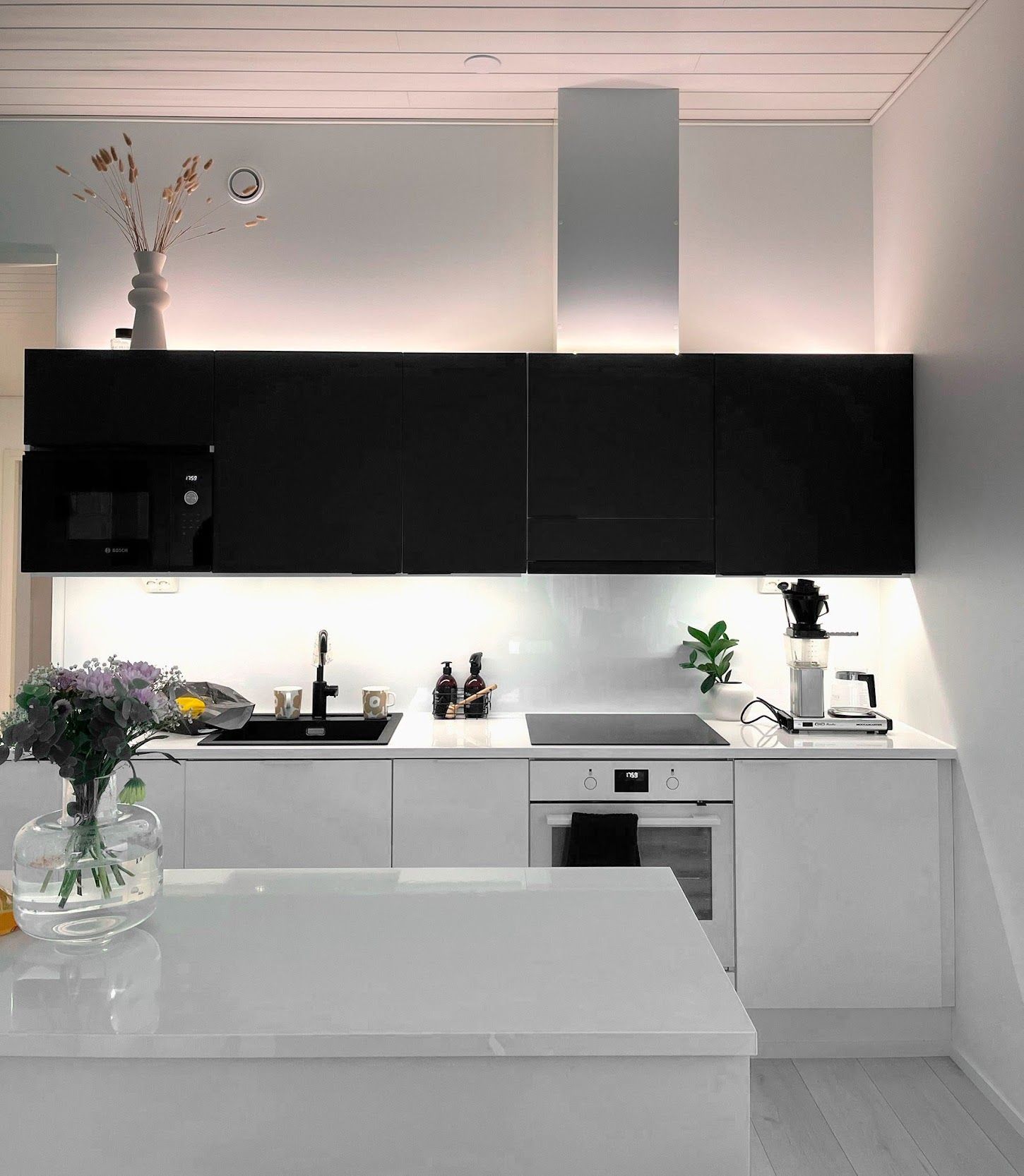 LED strip set for backsplash AGGE 24V - Black profile, 3000K / 200 cm afbeelding