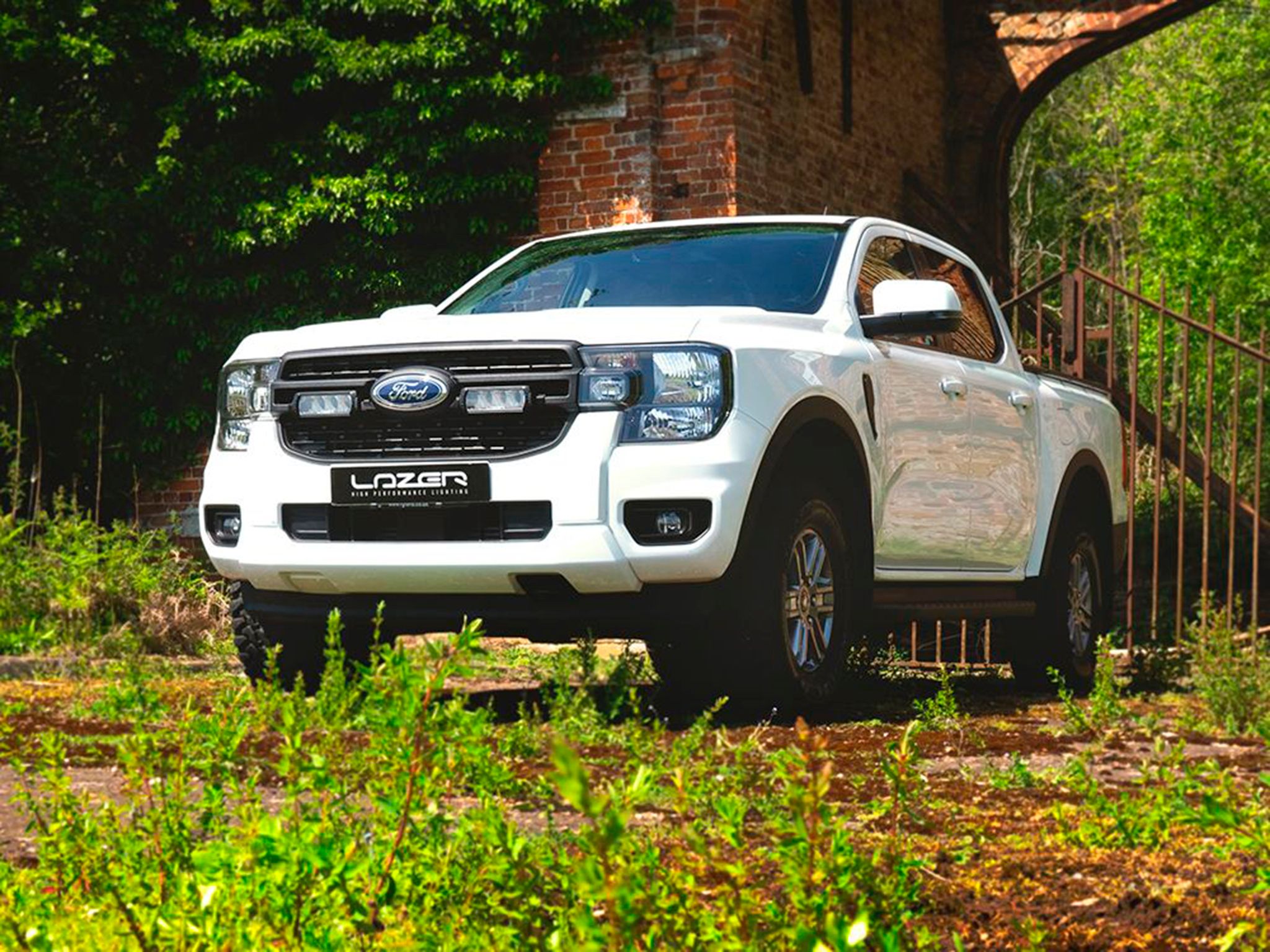 Lisävalosetti Ford Ranger XL/XLT (2023+), 2 x Lazer Triple-R 750, 2 x Triple-R 750 GEN2 (Parkkivalolla) | Alk. 680,00 €